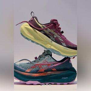 NWOB ASICS TRABUCO MAX 4 SNEAKERS